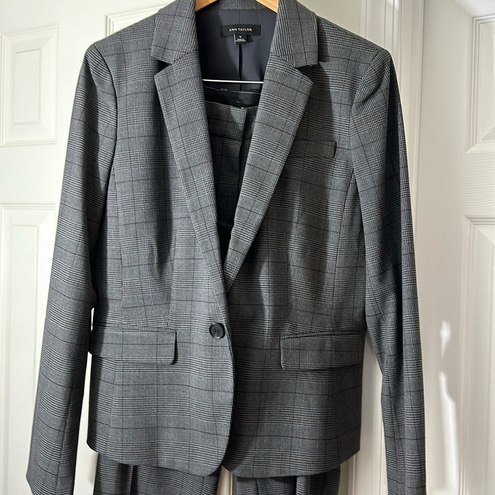 Ann Taylor pantsuit size 10. Worn 3 times